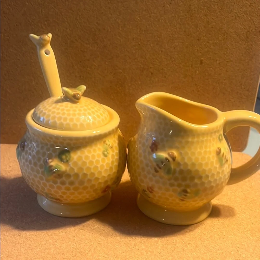 Williams Sonoma Yellow Honeycomb Serveware Set